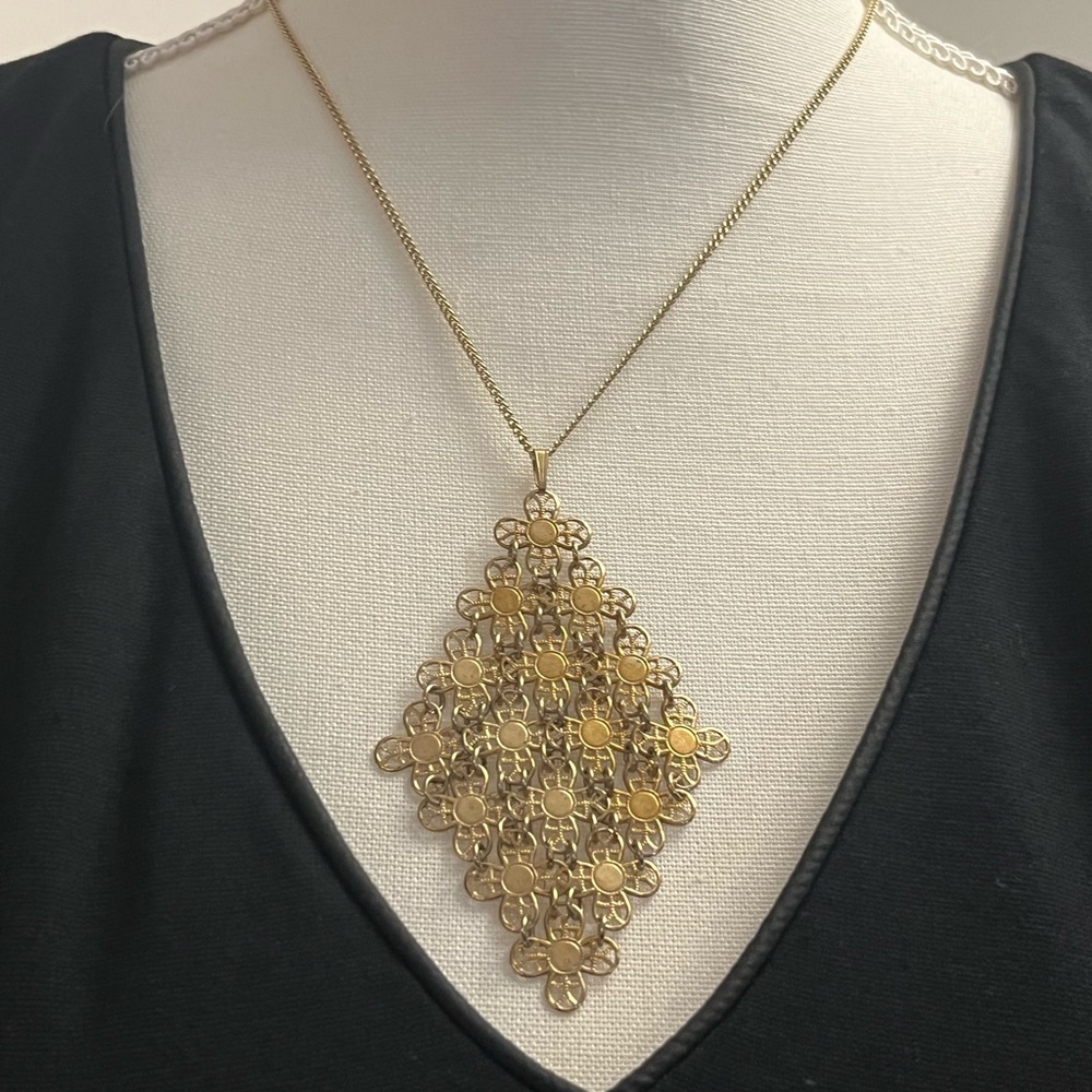 Vintage Gold-Tone Filigree Pendant Necklace – 10” Chain